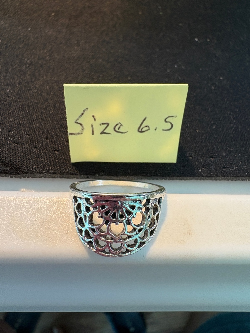 Silver Filigree Heart Cutout Ring - Size 6.5